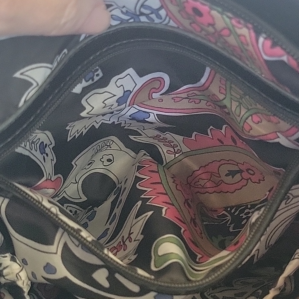 Tyler Roden Shoulder Bag. Sporty Strap. View 5